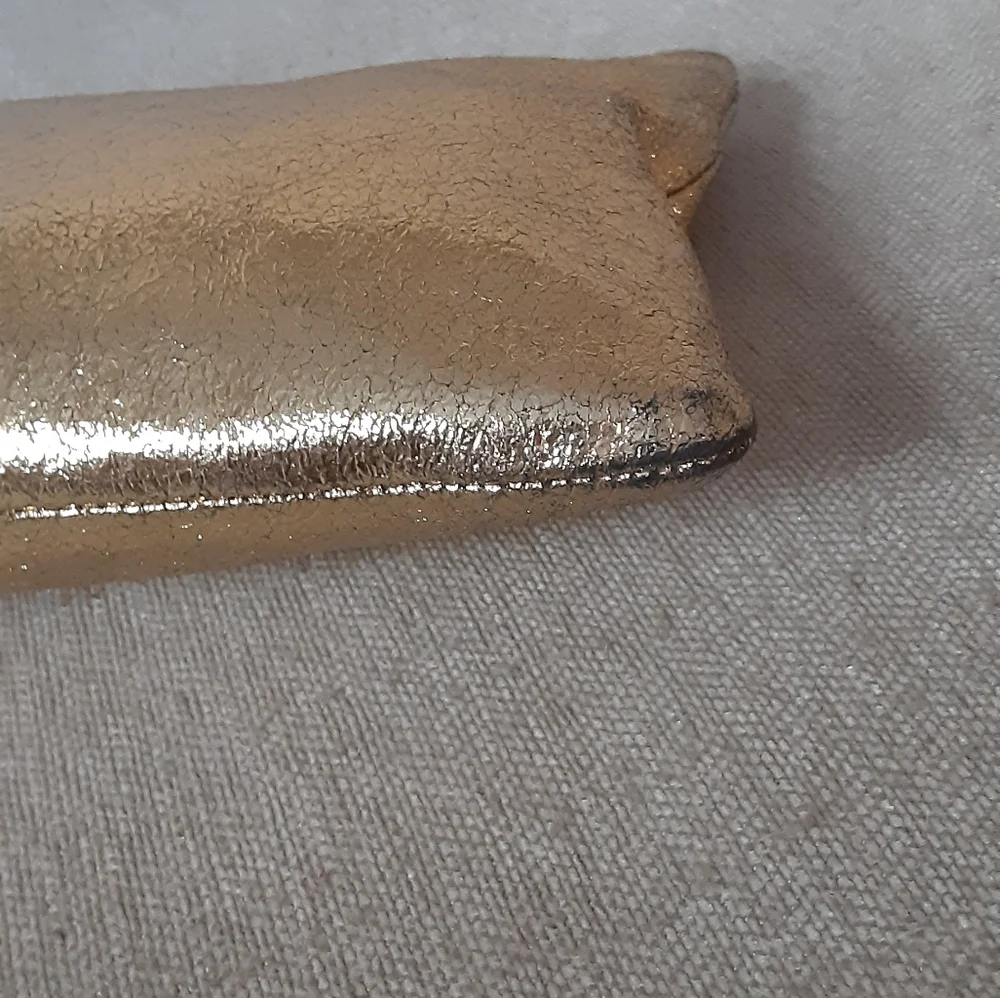 Marc Jacobs Distressed leather Pouch